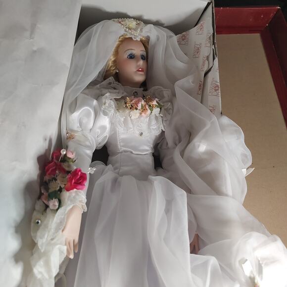 NR Auction Dynasty Wedding Doll Porcelain 94 Annual Bride Kimberly W Box & COA - Picture 1 of 3